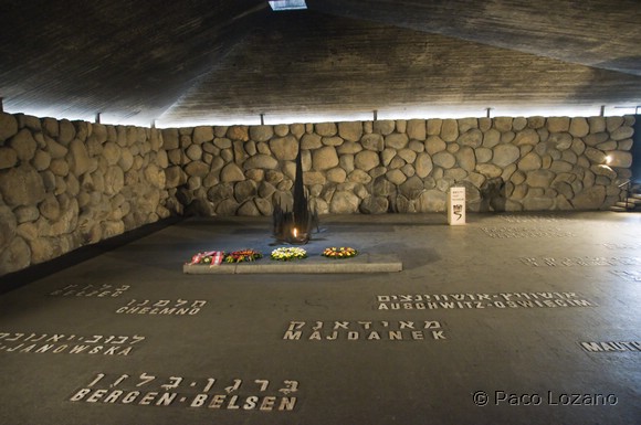 Resultado de imagen de Sala de los Nombres del Museo del Holocausto de Jerusalén, inaugurado en marzo de 2005.