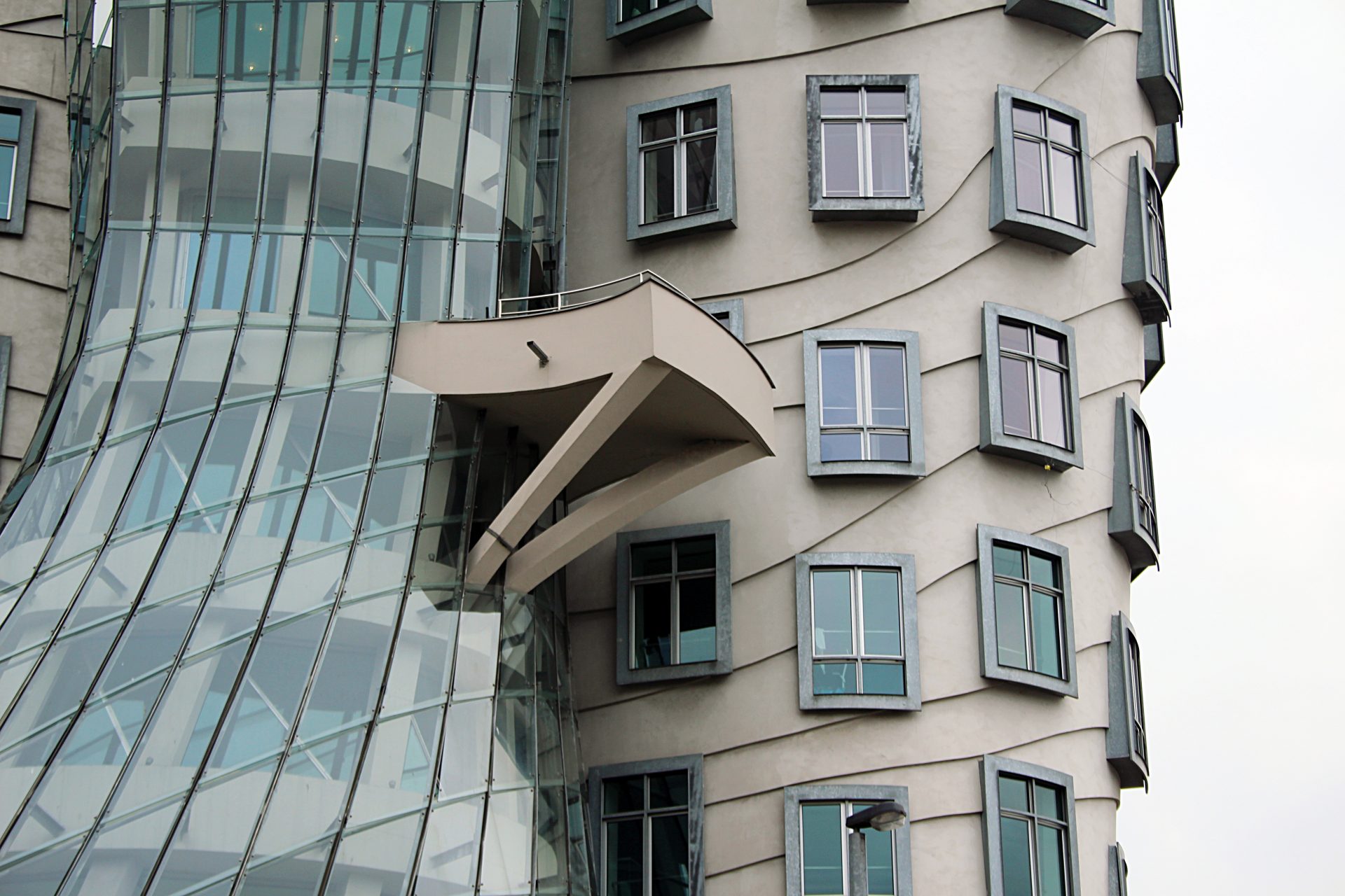 Dancing House Frank Gehry Praga 10 WikiArquitectura