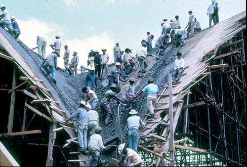 Embot_bacardi_colocando_concreto_sobre_el_cascaron