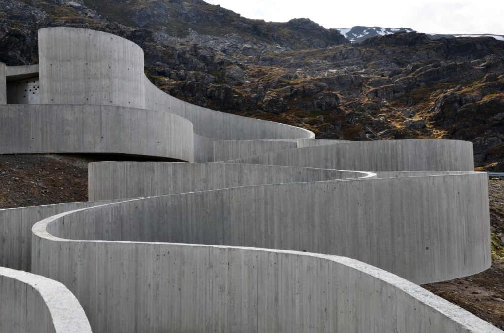 Havøysund. Área de descanso en la Ruta Turística Nacional Noruega