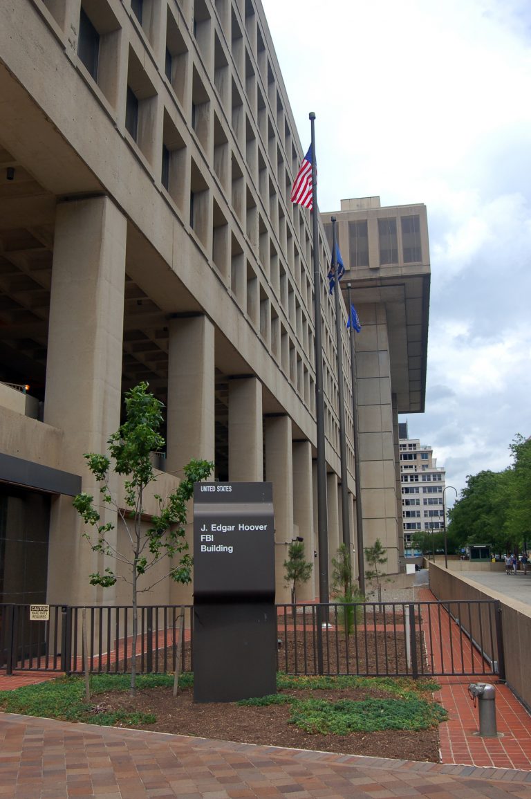 J._Edgar_Hoover_FBI_Building,_Washington_DC_(5946589446) - WikiArquitectura