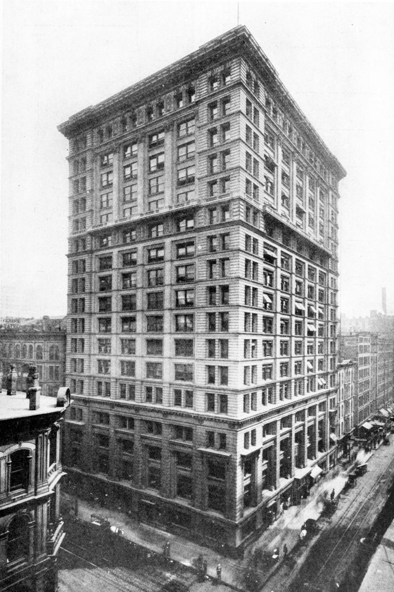 Tribune Tower 000 j WikiArquitectura